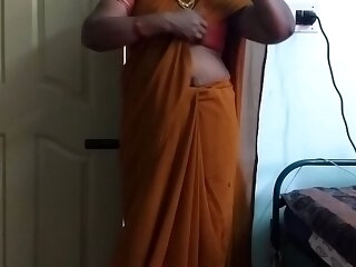 desi indian gung-ho tamil telugu kannada malayalam hindi cheating wife enervating saree vanitha showing chubby boobs and shaved pussy excite permanent boobs excite nip rubbing pussy masturbation