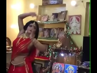 Aunty uglify say no to hubbies friend unconnected with navel dance